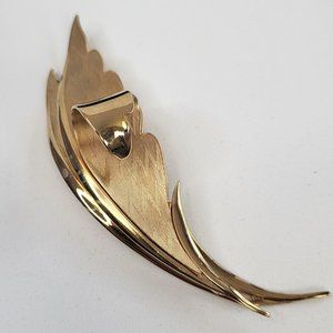 *4/$20* Gold tone leaf brooch